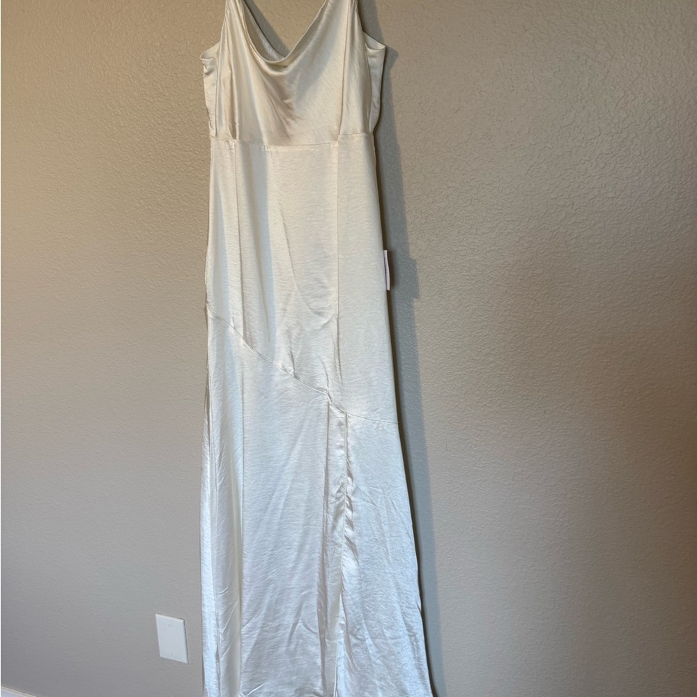 NWT Lulus Passionate Allure Ivory Satin Backless Cowl
Neck Maxi Dress Size Large - Picture 5 of 14